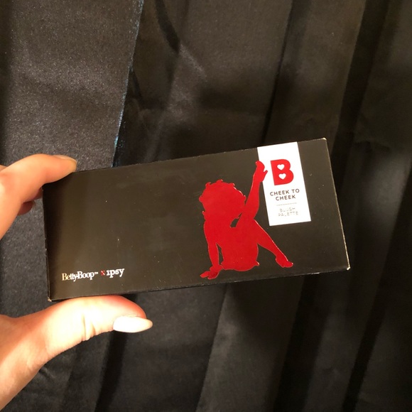Betty Boop x Ipsy Blush Palette and bag. - Picture 1 of 6